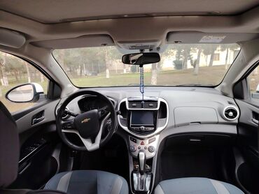 Chevrolet: Chevrolet Aveo sedan – ağ rəng Model xüsusiyyətləri: - Korpus: 4 — 5