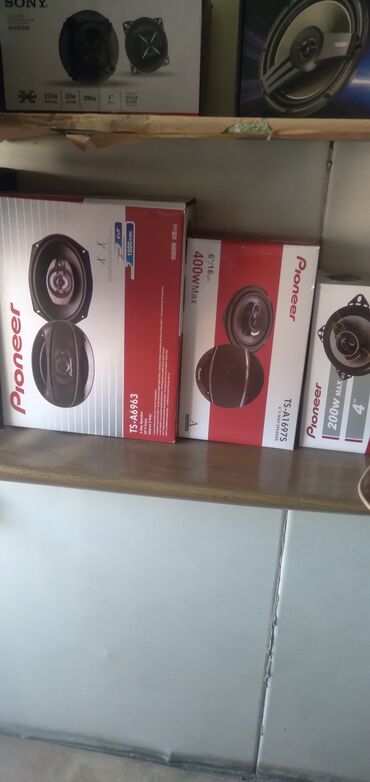 Другие аксессуары: Продаю товар для авто.В продаже имеются автомагнитолы( Радио- — 4