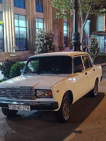 lada 2108: VAZ 2107 sedan – ağ rəng, klassik gövdə dizaynı və xrom ön barmaqlıq — 1