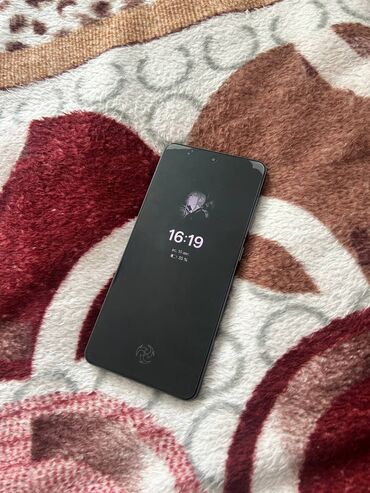платиновый номер: OnePlus 13R, Б/у, 256 ГБ, цвет - Черный, 2 SIM