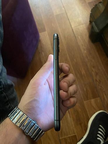 iphone 11 telefon: IPhone 11, Qara — 3