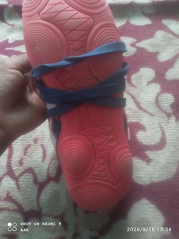 требуется швея куртка: Кроссовки Asics для зала/активных игр - Бренд: Asics (логотип на — 3