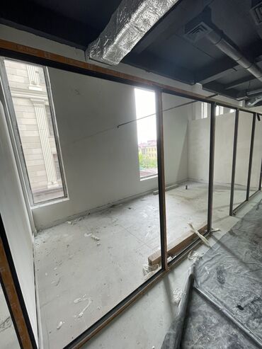 Бутики: Сдается новый бутик в Caravan-2 На 3 этаже ✅ 16 кв.м С новым ремонтом