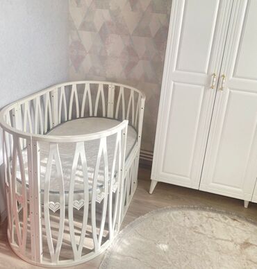 metbex meneli: Transformer beşik 135 azn tecili satilir 2 ədəd matras var Ön hissə