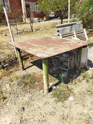 dəmir qapı: İşlənmiş, Metal, Kvadrat masa