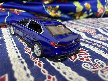 e46 bmw: BMW 7 Series (M760) metal model maşın - Miqyas: təxmini 1:32 - — 3