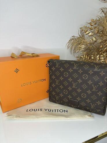 фирменный кошелёк: Классическая сумка, Louis Vuitton, Материал: Экокожа, Застежка на магните, Регулируемый ремень, Мужские, Новый