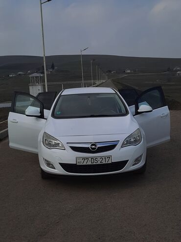 Opel: Opel Astra: 1.4 l | 2010 il 352000 km Sedan — 13