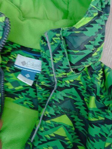 Верхняя одежда: Яркая детская зимняя куртка Columbia с капюшоном, для детей 8-12 лет — 2