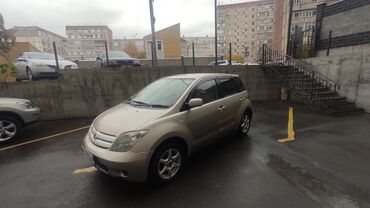 Toyota: Toyota ist: 2003 г., 1.3 л, Автомат, Бензин, Хэтчбэк