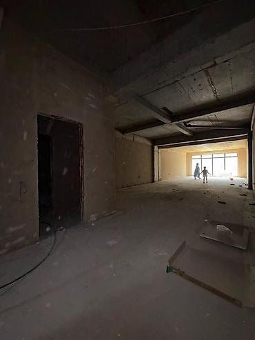 Коммерциялык мүлк: Кеңселерди сатуу 103 м², Ремонтсуз, Көп кабаттуу имарат, 2 кабат — 4