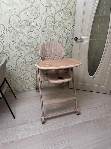 Стульчики для кормления: Стульчик для кормления в нейтральной цветовой гамме. Оснащен — 10