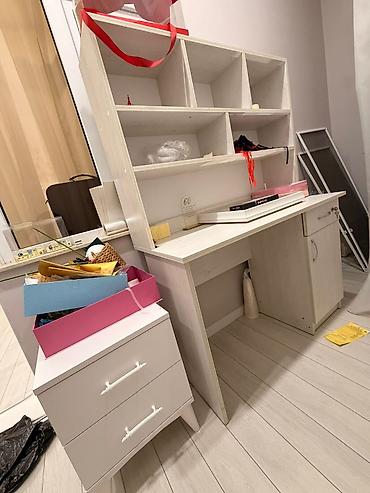 uşağ stolu: Dərs masası və tumba yep yeni 170 azn.Qiymet sondu (0141)*Tehi — 1