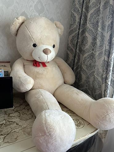 pettee bear: Большой плюшевый мишка цвета сливочного беж с милой улыбкой и черными — 1