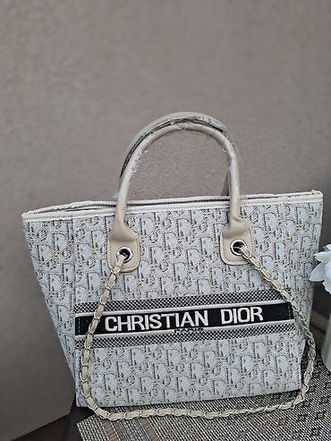 Torbica Christian Dior – tote model - Materijal: tkanina sa jacquard na lalafo.rs Torbica Christian Dior – tote model - Materijal: tkanina sa jacquard