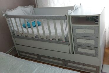 Beşiklər: Oğlan və qız üçün, Dördbucaq, Beşik, Dəst ilə, Matras ilə, Yellənmə mexanizmsiz