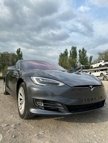 для выгребных ям: Tesla Model S: 2017 г., Электромобиль, Седан