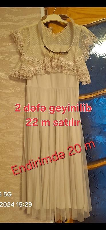 son model donlar: - Bənövşəyi rəngdə, V yaxalı, ön hissəsi və ətək kənarı iri daşlarla — 2