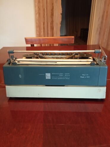 Электроника: Продаю печатную машинку производства ГДР, цена договорная