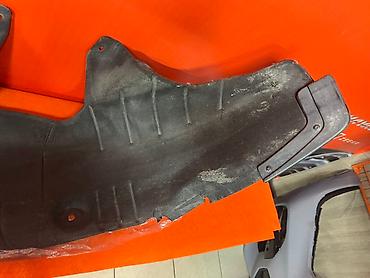 Подкрылки, брызговики, защита днища: Подкрылок колесной арки черного цвета, изготовленный из прочного — 10