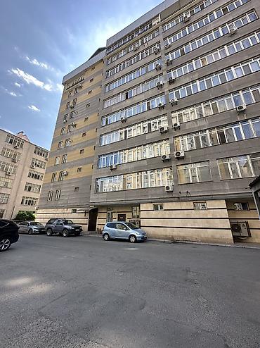 Коммерциялык мүлк: Кеңселерди сатуу 402 м², Ремонтсуз, Көп кабаттуу имарат, 2 кабат — 2