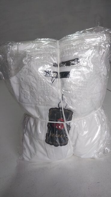 стильная белая блузка: Продаю оптом школьные блузки по оочень низким ценам звоните