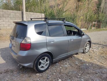 продаю в связи с переездом: Honda Fit: 2005 г., 1.3 л, Автомат, Бензин, Хэтчбэк