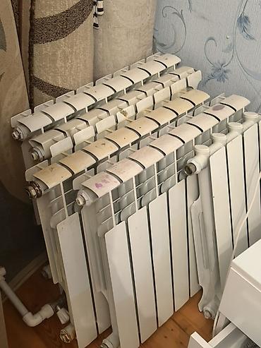Qızdırıcı və isidicilər: Alüminium radiatorlar – bir neçə bölməli, ağ rəngdə. Divara — 1