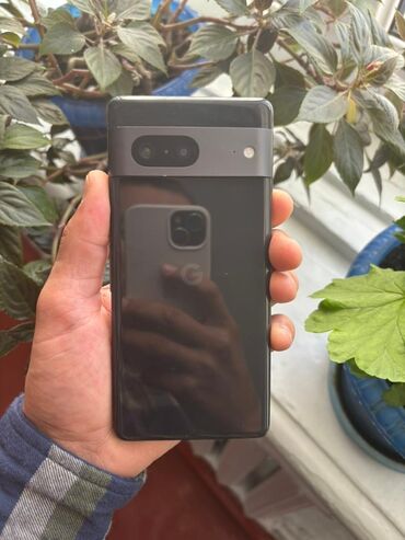 Google: Google Pixel 7, Б/у, 128 ГБ, цвет - Черный, 2 SIM, eSIM