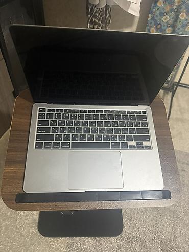 Ноутбуки Apple (MacBook): Для программирования, Б/у, Apple M1, ОЗУ, RAM: 8 ГБ — 2
