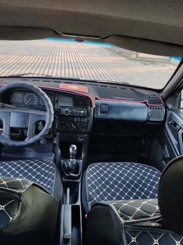 Volkswagen: Volkswagen Passat: 1992 г., 1.8 л, Механика, Бензин, Универсал — 9