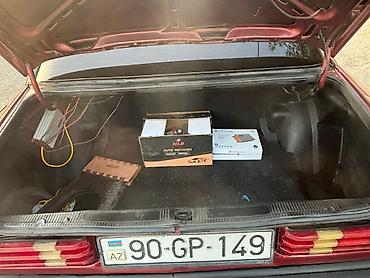 mercedes 170 b: Mercedes-Benz 190 (W201) sedan - Kuzov: 4 qapılı sedan, tünd bordo — 9