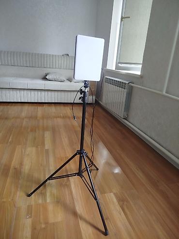 ring light: Светодиодная панель для съёмок с штативом. Регулируется высота — 1