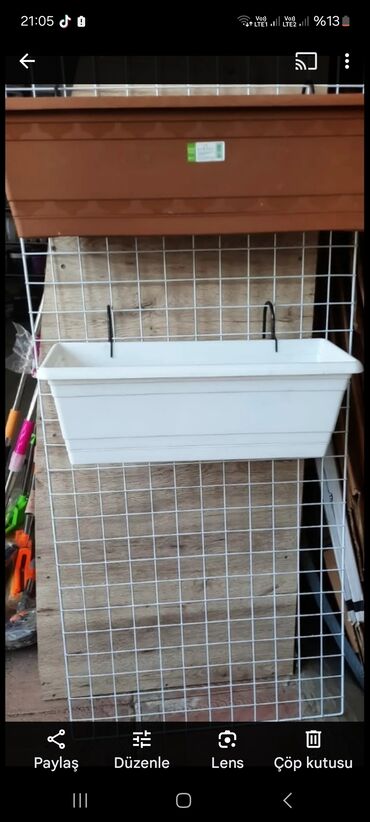 Bitkilər üçün dibçəklər: Dibcek dibcek qabi asma kvadrat balkon ag gul qabi asilan balkon — 2