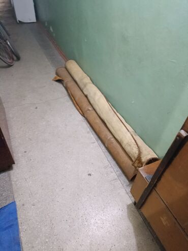 мебель распродажа: Продаю 2 паласа для зала,комнаты 2/3;писменный журнальный стол с 3