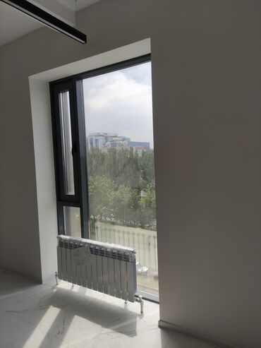 продаю офис 107 м² с ремонтом с мебелью административное здание 1 этаж: Ижарага берем Офистик, 95 кв. м, Бизнес борборунда, 1-катар
