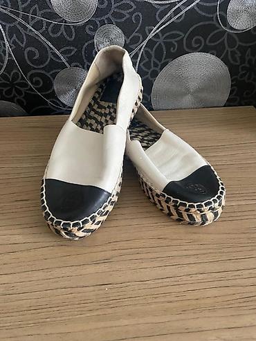 Кроссовки и спортивная обувь: Her ikisi 36 olcudur
miu-miu 100 azn 
Tory burch 70 azn 
ORIGINALDIR — 2