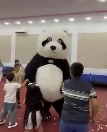 Uşaqlar üçün tədbirə panda maskotu – animator xidməti Təcili Satılır
