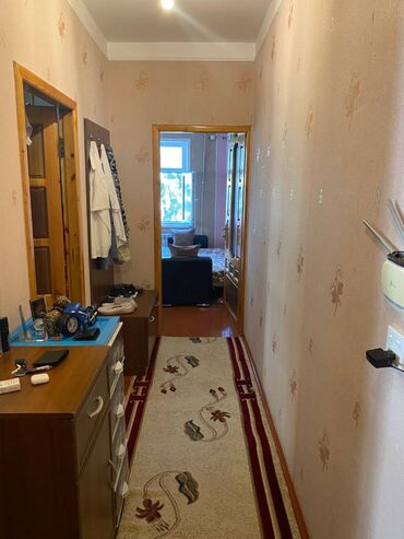 Uzunmüddətli kirayə mənzillər: Lacin TM-nin arxasi, Siyaqut restoranina catmamiş 9 mertebeli binanin — 11