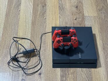 андроид маниторы: Игровая консоль Sony PlayStation 4 черного цвета. В комплект входят