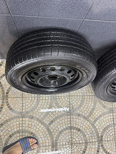 Диски: Б/у Колесо Hyundai 195 / 65 / R 15, 5 Болтов — 2