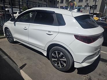 byd e2 бампер: Белый компактный кроссовер (5 дверей, 5 мест) в современном — 2