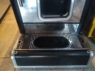 Aparati za kafu: Potpuno ispravan Profesionalni cafe aparat koji se prikljucuje na — 6