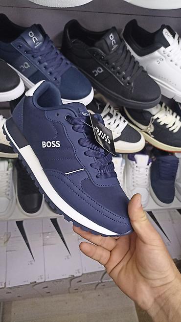 Кроссовки BOSS, мужская модель в повседневном стиле. - Цвета
