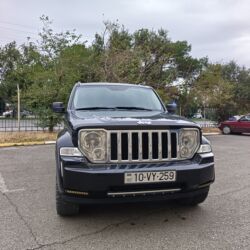 мопеды и мотоциклы: Jeep Liberty: 3.7 l | 218000 km Ofrouder/SUV