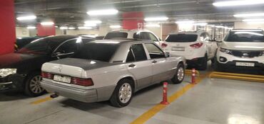 mercedes 190 1993: Mercedes-Benz 190: 2 l | 1990 il Sedan