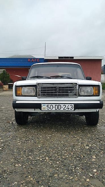 дэу ланос запчасти: LADA 2107, ağ rəng, sedan kuzov. Texniki xüsusiyyətlər və təchizat: - — 2