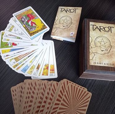 türk sazı: Tarot kartlari.Turk dilinde kitabcasida var.Yeni salafan paketde