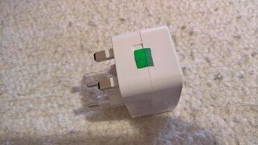 Kablovi i adapteri: Universalni travel adapter na lalafo.rs — 6 Kablovi i adapteri: Universalni travel adapter — 6