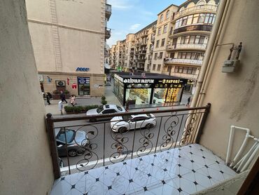 1 однокомнатная квартира: 3 otaqlı, Yeni tikili, 56 kv. m
